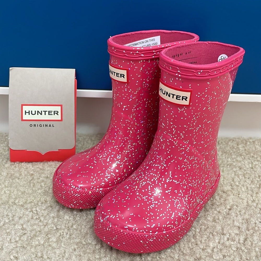 Hunter NWT baby girl / toddler girl size 5 pink glitter rain boots.